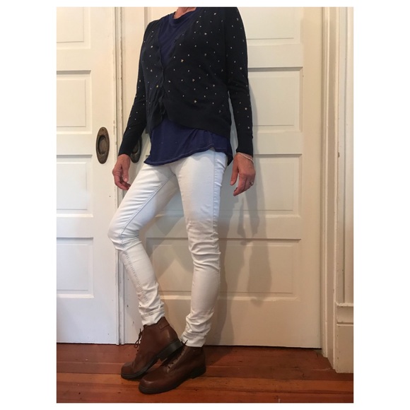 Selling outfit (shoes not included) - Picture 1 of 2